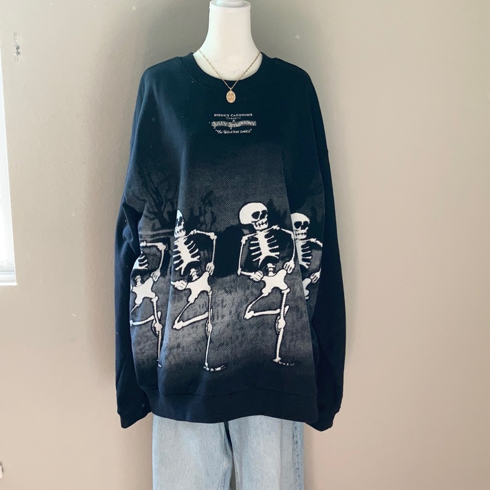 Disney dancing skeleton crewneck 🖤